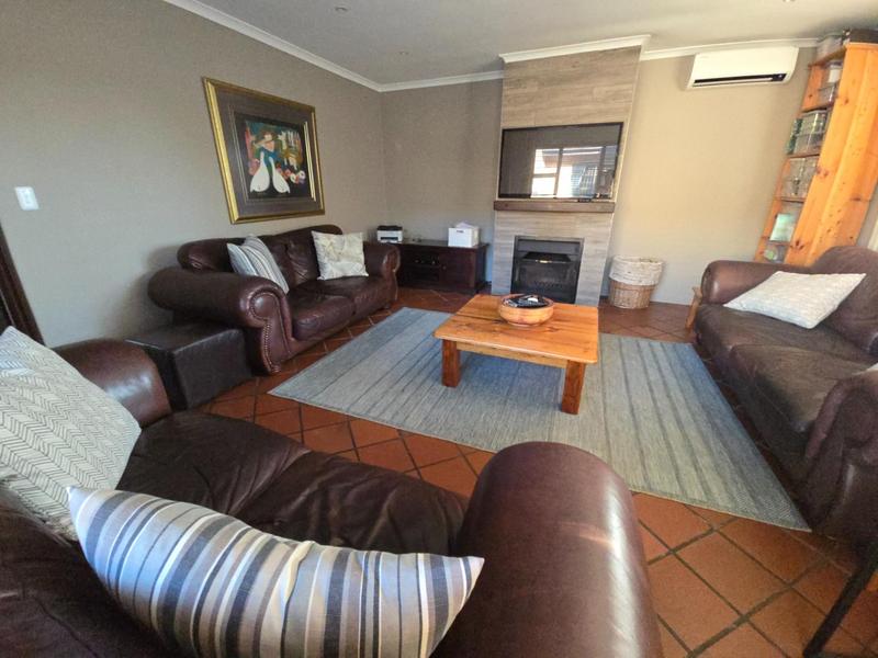 To Let 5 Bedroom Property for Rent in Goedehoop Western Cape